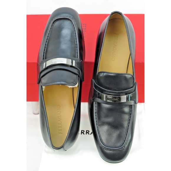 NIB FERRAGAMO DUMAS BLACK LEATHER METAL ENRAVED LOGO LOAFERS 9.5 EE - Picture 7 of 12
